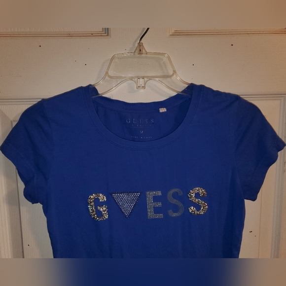 Short sleeve, scoop neck top with multi-bedazzled "GUESS" logo on front medium - Picture 4 of 11